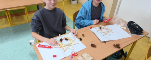 Kreatywna lekcja techniki w klasie 5 – gwiazdy z patyczków do lodów