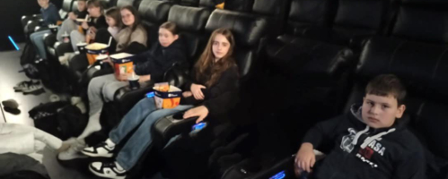 Mikołajkowy wyjazd klasy V do kina