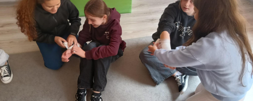 Spotkanie z ratownikiem medycznym w klasie 5